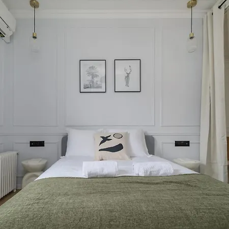 Lägenhet Poeticstay - Champs Elysees Paris