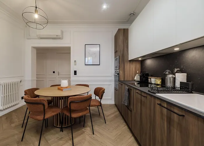 Poeticstay - Arc De Triomphe