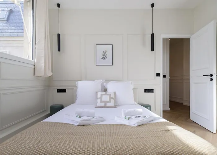 Poeticstay - Champs D'Elysee Париж