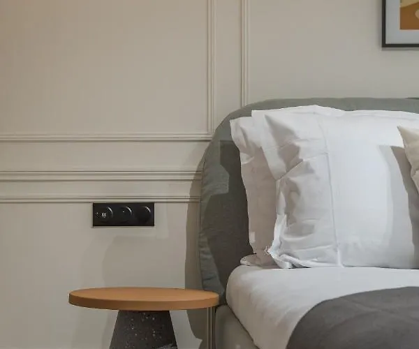 Poeticstay - Champs D'Elysee Апартаменты *