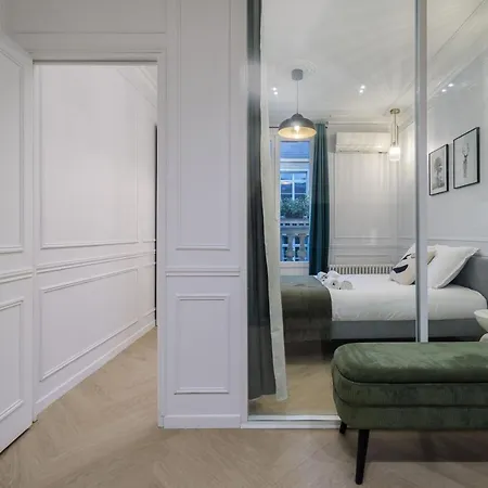 Poeticstay - Champs Elysees Apartament *