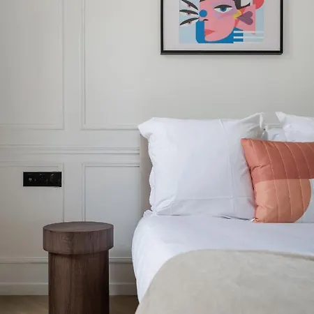 Poeticstay - Champs Elysees Apartament *