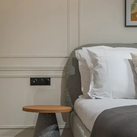 Poeticstay - Champs Elysees Apartament *
