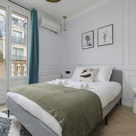 Poeticstay - Champs Elysees Apartament *