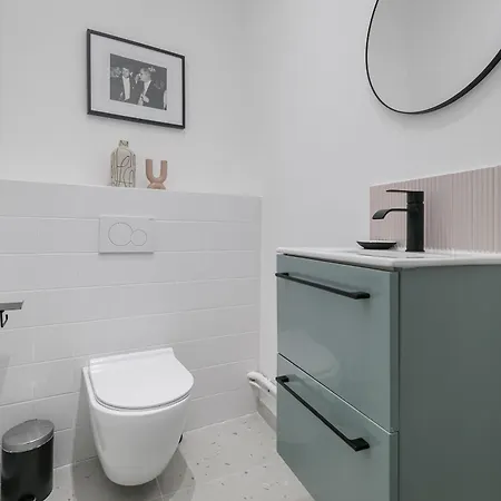 Poeticstay - Champs Elysees Apartament *