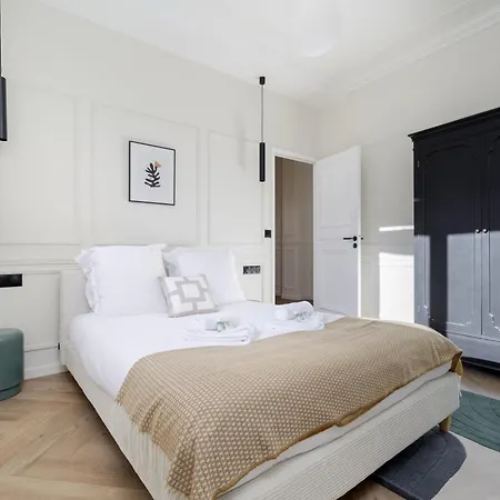 Poeticstay - Champs Elysees Apartament
